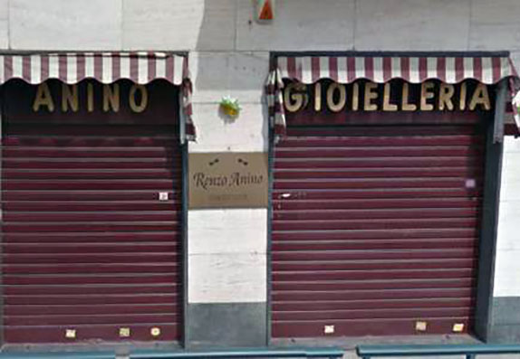 Chivasso: rapinata da tre banditi armati e mascherati la storica gioielleria “Anino”
