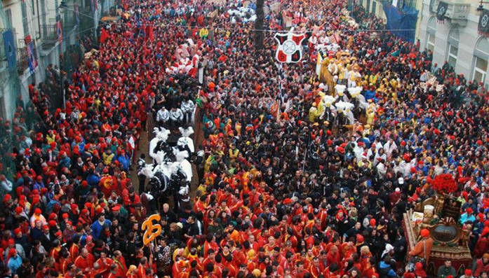 Ivrea: il biglietto d’ingresso al Carnevale per i non residenti passa da 10 a 15 euro. Ed è già polemica
