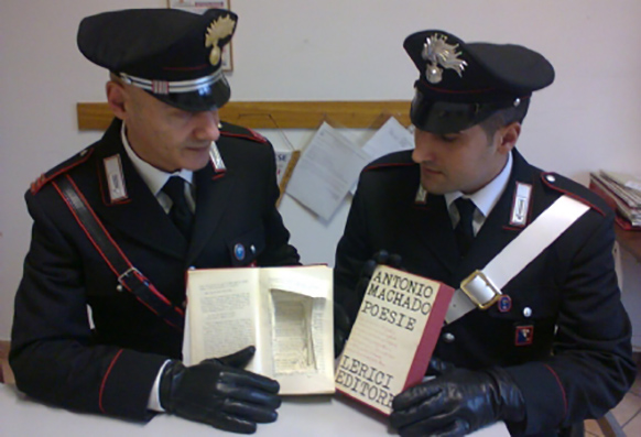 San Giorgio Canavese: nascondevano la droga nel libro di poesie. Denunciati due minori