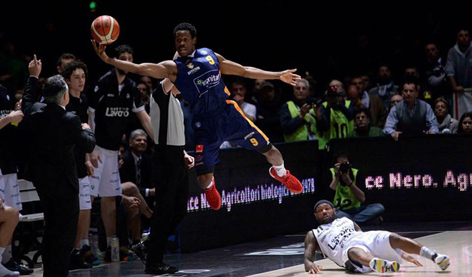 Basket-Serie A: La Manital Torino sconfitta fuori casa da un Virtus Bologna sull’orlo del baratro