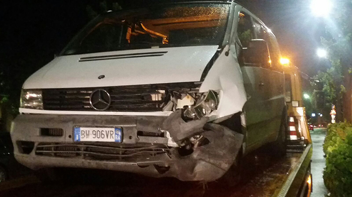 Rivarolo Canavese: scontro tra furgone e auto in corso Italia. In ospedale i due conducenti