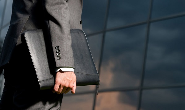 Speciale Lavoro: Essenzialmente Formazione ricerca due agenti di vendita