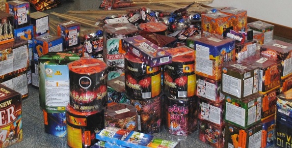 Leinì, gli artificieri dei carabinieri sequestrano cinque chili di polvere pirica e 11 “bombe carta”