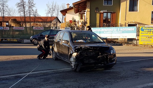 Salassa: scontro tra auto sulla provinciale. In ospedale una donna residente a Cuorgnè