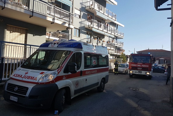 Panico in via Montello a Rivarolo. Pensionata minaccia di togliersi la vita. Salvata dai soccorsi