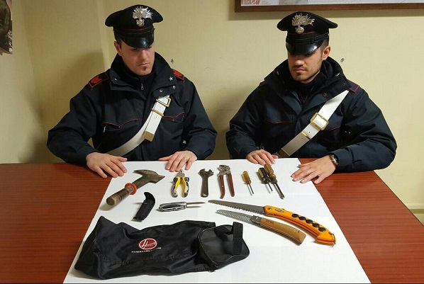 Locana, viaggiavano in auto con arnesi da scasso a bordo. I carabinieri denunciano due giovani