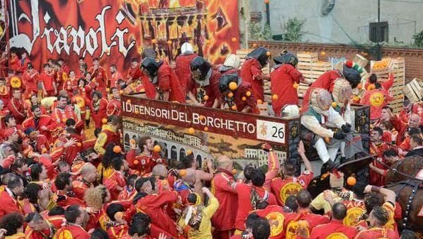 E’ LA SQUADRA DEI DIAVOLI A VINCERE LO STORICO CARNEVALE DI IVREA