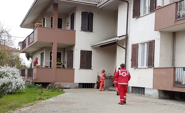 Dramma a Rivarolo Canavese: donna di 72 anni trovata cadavere in bagno per un improvviso malore