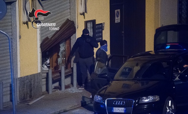 Canavese-Torino: furti e spaccate nei negozi. I carabinieri sgominano la banda del “Touareg”