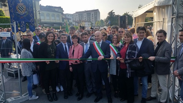 Rivarolo: con il taglio del nastro il sindaco Rostagno inaugura la Nuova Fiera del Canavese