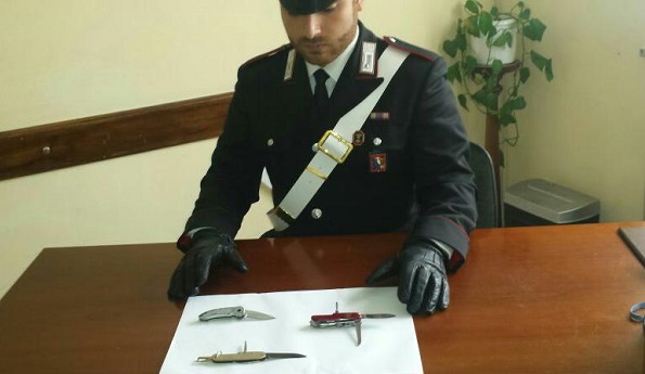 Andavano a spasso con i coltelli: i carabinieri denunciano due giovani a Valperga e Cuorgnè