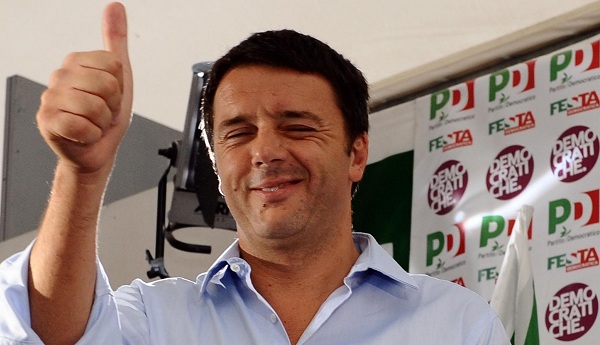 Primarie Pd: l’ex premier Matteo Renzi stravince in tutti i seggi. Significativo calo dei votanti ai seggi