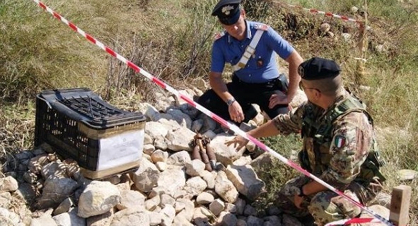 Panico a Pont: uomo porta una bomba in municipio. Gli artificieri fanno brillare il presunto ordigno