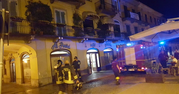Rivarolo Canavese: va a fuoco l’insegna della Reale Mutua. Momenti di paura tra i clienti di un bar