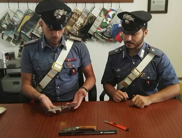 Rivarolo: andavano a spasso con coltelli a serramanico. Denunciati un 16enne e un 45enne