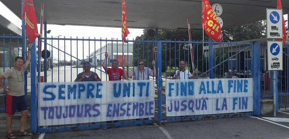 Volpiano, assemblea davanti ai cancelli Comital. Ore di disperazione per i 110 ex dipendenti