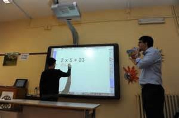 Volpiano, la tecnologia interattiva approda nelle scuole medie. Installate le lavagne digitali