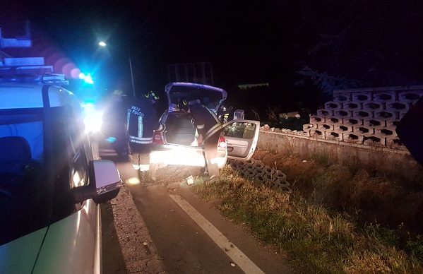 Rivarolo: incidente in via Favria. Auto si schianta contro un muro e provoca una fuga di gas