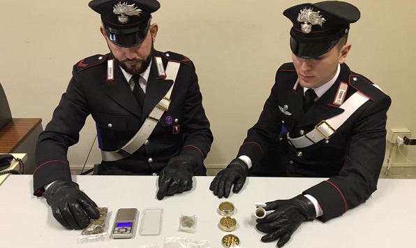 Busano: nascondeva marijuana in casa. I carabinieri denunciano un giovane di vent’anni