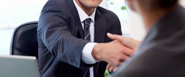 Canavese: Essenzialmente Servizi al lavoro ricerca un commerciale settore Automotive