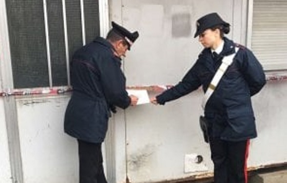 Caselle, strutture abusive al “Lago dei Cigni”. Circolo sigillato e amministratori denunciati dai carabinieri