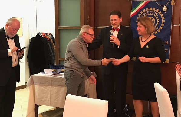 Canavese: Inner Wheel e Lions Club raccolgono fondi per aiutare i malati colpiti dal Parkinson
