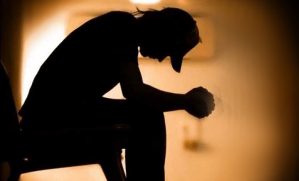 Torrazza: 20enne confessa di essere omosessuale e il padre lo picchia. La condanna dell’Arcigay