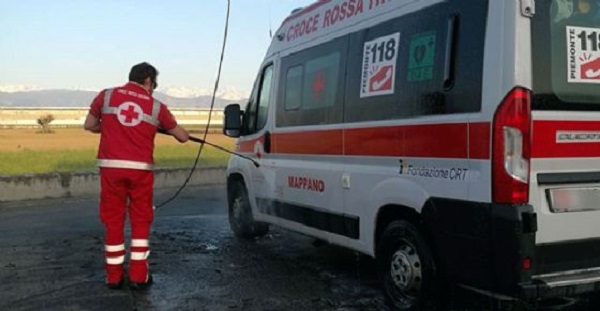 Mappano: ambulanza della Croce Rossa viene presa a sassate nel campo nomadi mentre presta soccorso