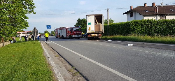 Dramma a Ozegna: auto si scontra contro un Tir. Automobilista muore sul colpo
