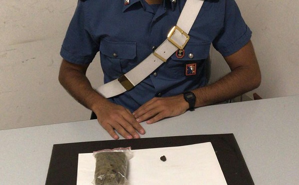 San Giusto: in auto aveva marijuana e hashish. I carabinieri denunciano operaio di 21 anni