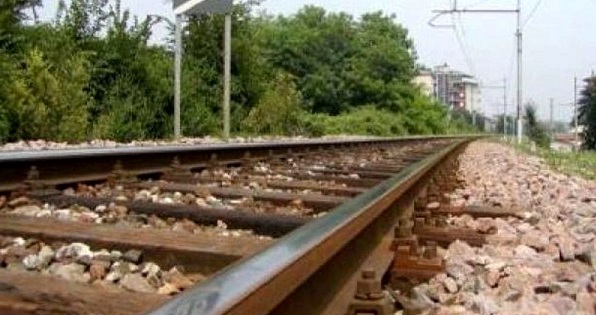 Ciriacese: bimba di 4 anni esce di casa con il cane e cammina sui binari. Salvata dai carabinieri