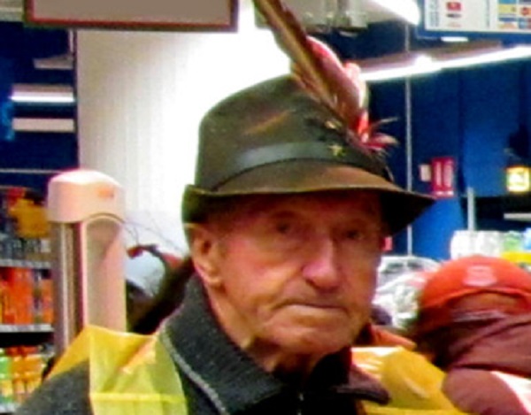 L’ultimo, commosso addio dei volpianesi ad Antonio Furbatto, capogruppo onorario delle Penne Nere