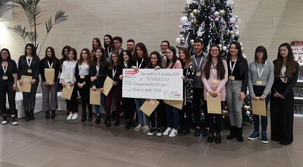 Canavese: borse di studio per 50 mila euro di Nova Coop a 110 studenti figli dei dipendenti