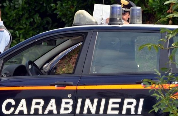 Venaria: minacciano con le forbici una ragazza per prenderle il cellulare. Nei guai due minorenni