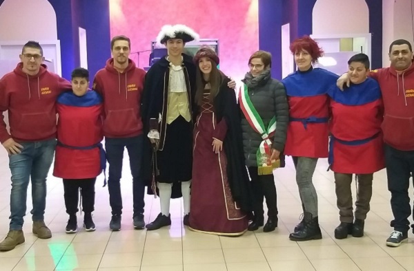 Loris Tibaldi e Simona Allari protagonisti del Carnevale di Favria. Distribuiti i “faseuj grass”