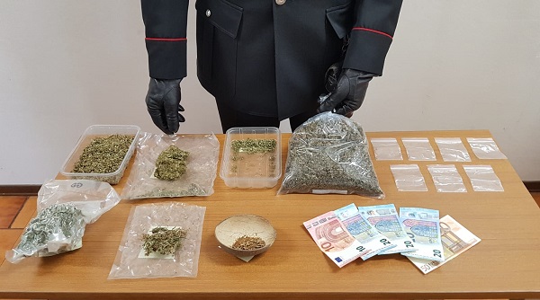Valchiusa: 46enne arrestato per spaccio di droga. In casa aveva 400 grammi di marijuana