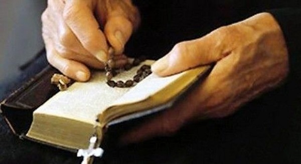 Si finse malato per farsi dare oltre 4 mila euro dal sacerdote. Truffato parroco di Foglizzo