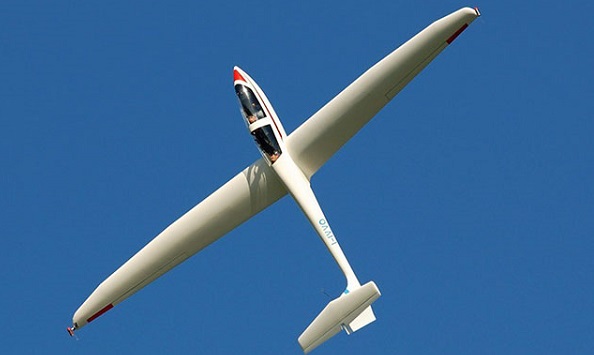 Germagnano: aliante precipita sul pendio della montagna. Il pilota 54enne è ferito ma vivo