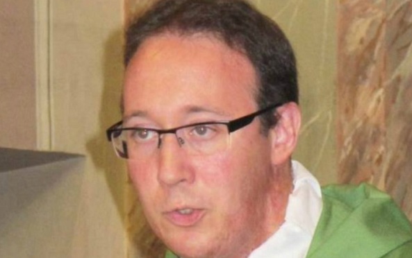 Spineto: il vescovo Cerrato trasferisce in Valsoana il parroco don Luca Pastore. E la frazione insorge