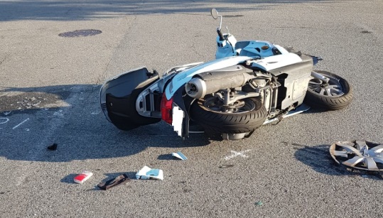 Grave incidente stradale a Quassolo. Coinvolti uno scooter e un’auto. Grave al Cto il motociclista