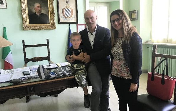 Nasce con una rara malformazione alla gamba: gara di solidarietà per il piccolo Loris di 6 anni