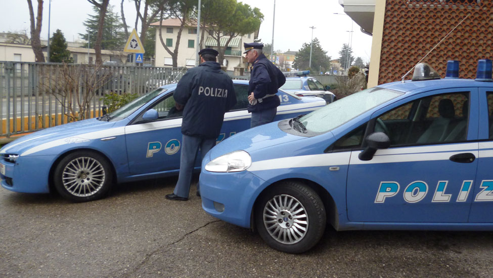 Ruba un fuoristrada ad Aosta e usa il bancomat del proprietario: denunciato ventenne di Ivrea