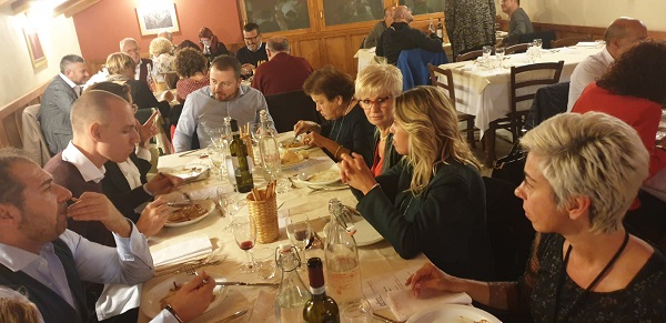 Grande partecipazione alla cena solidale in favore del Gruppo Abele nella cornice spirituale della Certosa 1515