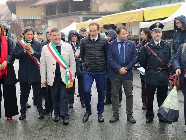 Il presidente della Regione Piemonte Alberto Cirio in visita alla Fiera d’Autunno di Barbania