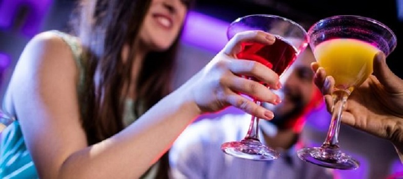 Piemonte, sì alla movida ma senza apertivo e uso della mascherina nei centri commerciali