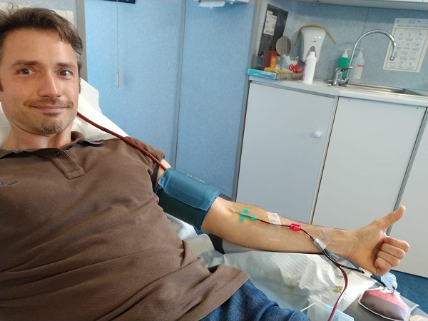 Medici e infermieri diventati immuni donano il plasma per salvare gl’infetti da Covid-19