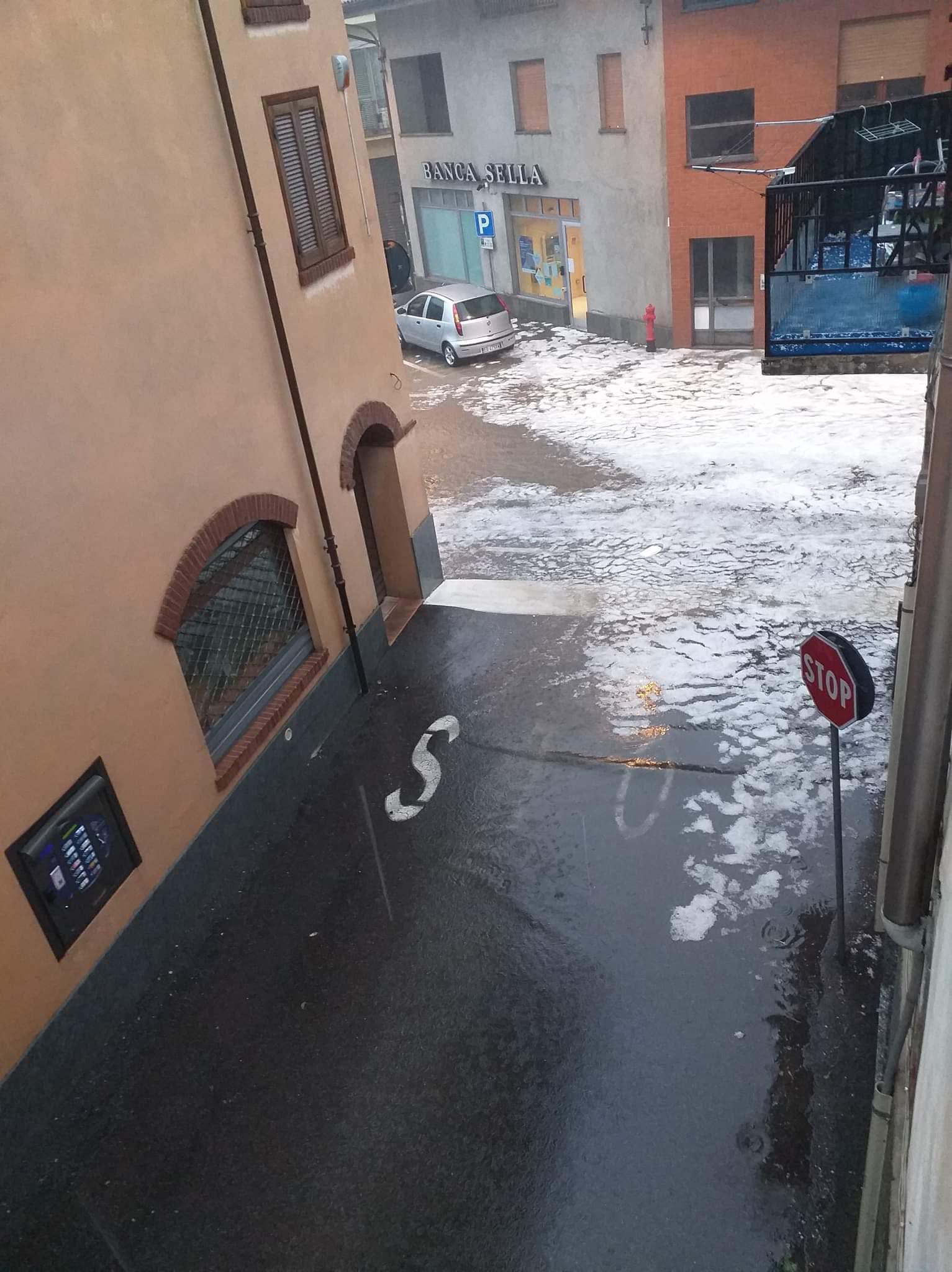 Il maltempo spazza il Canavese. Grandinate e forte vento a Bairo, Agliè, Castellamonte e Rocca