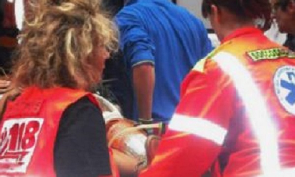 Incidente stradale a Burolo, motociclista ferito dopo uno scontro con un’auto