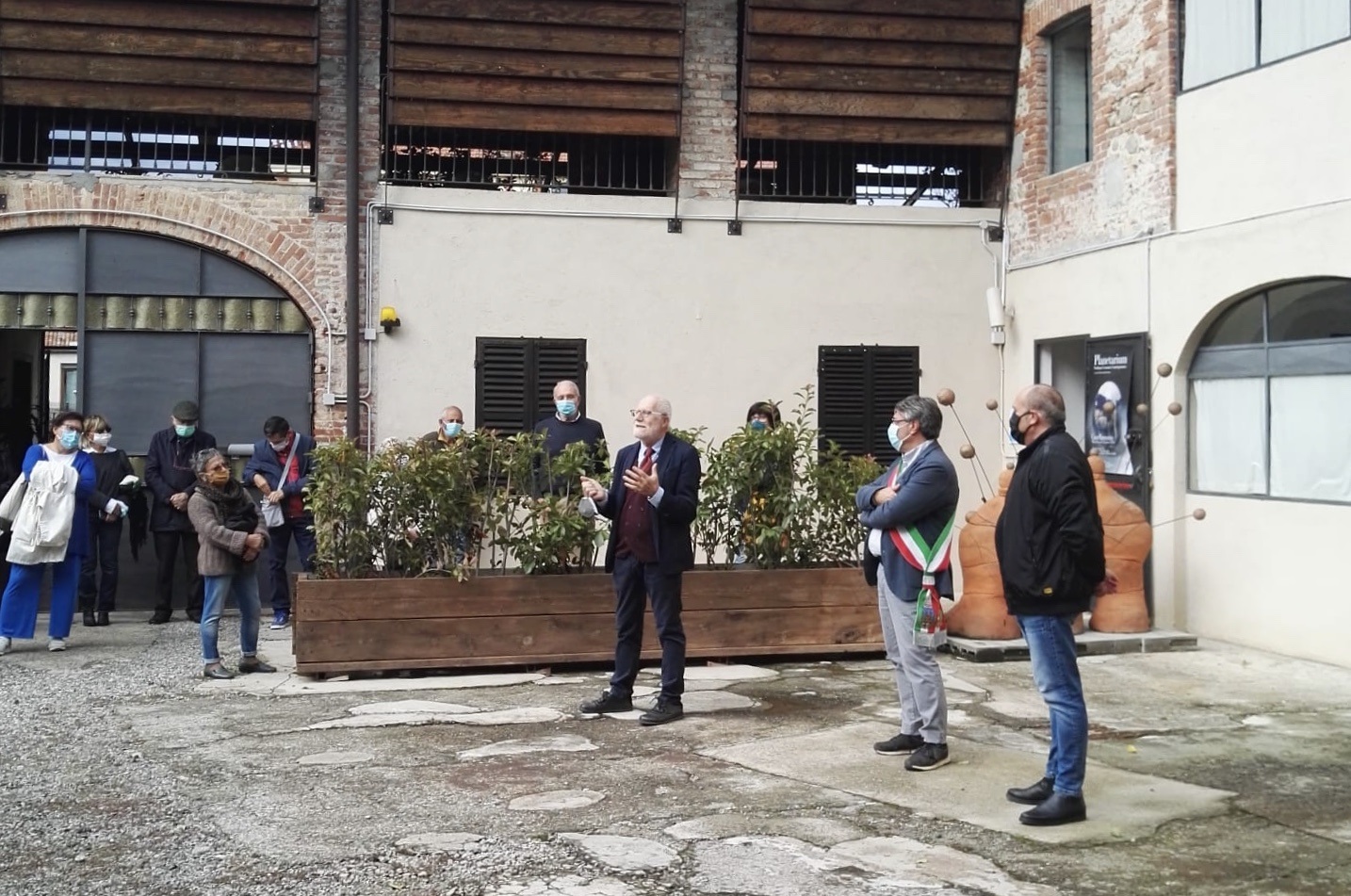 Castellamonte: il Centro “Fornace Pagliero” ospita “Planetarium”, la grande mostra di scultura ceramica che è già un successo di pubblico
