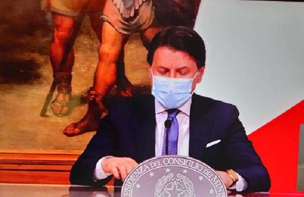 Stretta del Governo sulle Feste di Natale: Italia “zona rossa” nei giorni festivi e prefestivi fino all’Epifania